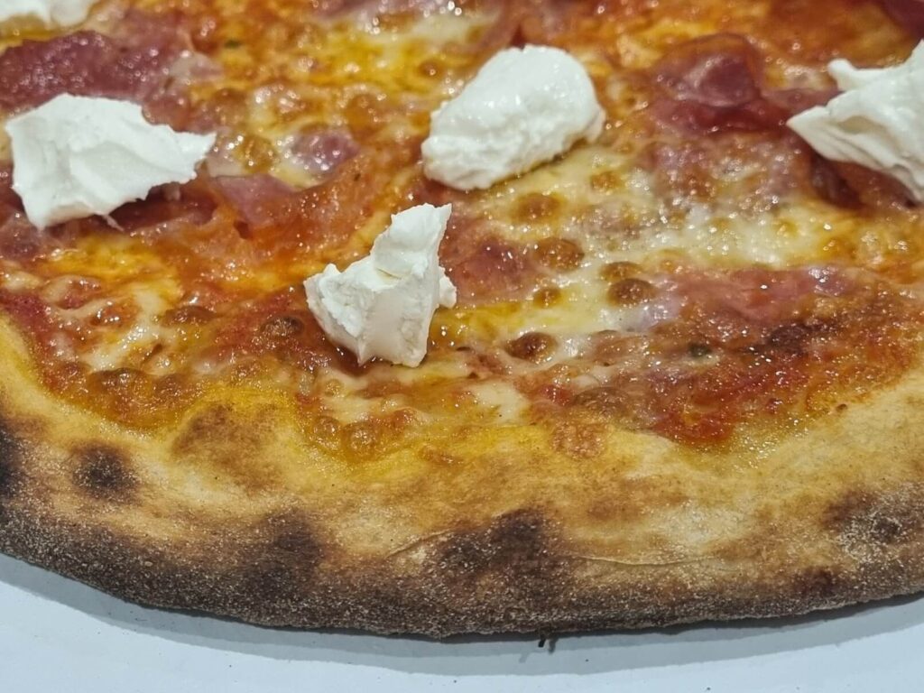 Pizza con Prosciuto Cotto e Mascarpone