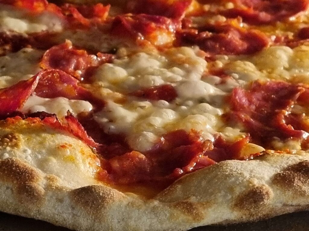 Pizza Satanus, con salame piccante, N'duja e peperoncino piccante